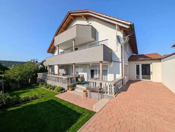 Immobilie in Niefern-Öschelbronn - 4 Wohneinheiten mit top Rendite! Mehrfamilienhaus mit Sauna, Balkon & Garten - Bild 0