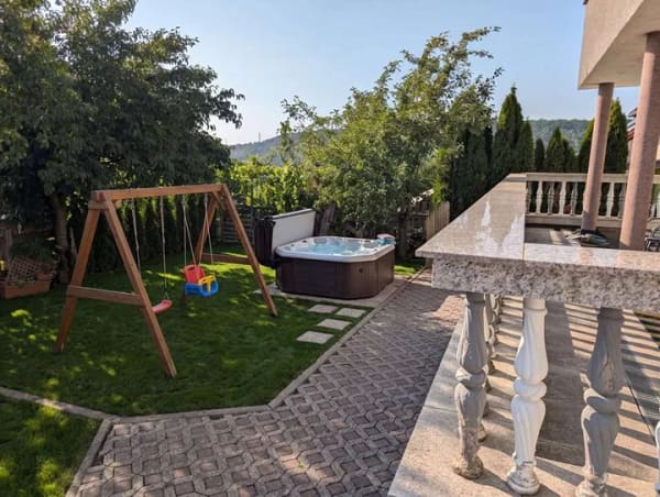 Immobilie in Niefern-Öschelbronn - 4 Wohneinheiten mit top Rendite! Mehrfamilienhaus mit Sauna, Balkon & Garten - Bild 1