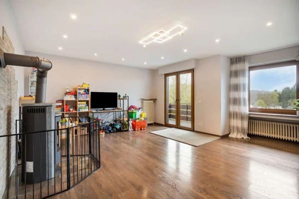 Immobilie in Hückeswagen - Modernisierte Doppelhaushälfte mit 143 m² Wohnfläche, 5 Zimmer, Garten, Garage und Weitblick - Bild 1