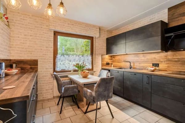 Immobilie in Hückeswagen - Modernisierte Doppelhaushälfte mit 143 m² Wohnfläche, 5 Zimmer, Garten, Garage und Weitblick - Bild 2