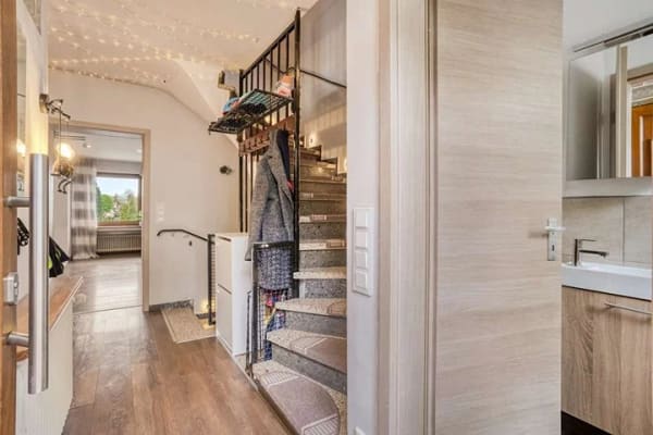 Immobilie in Hückeswagen - Modernisierte Doppelhaushälfte mit 143 m² Wohnfläche, 5 Zimmer, Garten, Garage und Weitblick - Bild 4