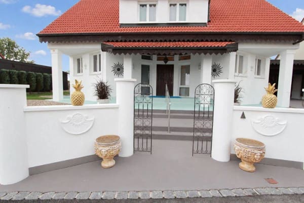 Immobilie in Dachsbach - **Außergewöhnliches Traumhaus in massiver Bauweise mit Galerie, Fernblick und großem Garten** - Bild 1