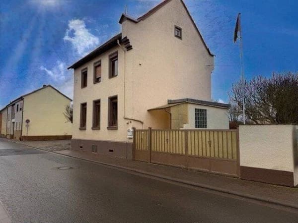 Immobilie in Nack - Renovierungsbedürftiges Einfamilienhaus in guter Lage von Nack - Bild 0