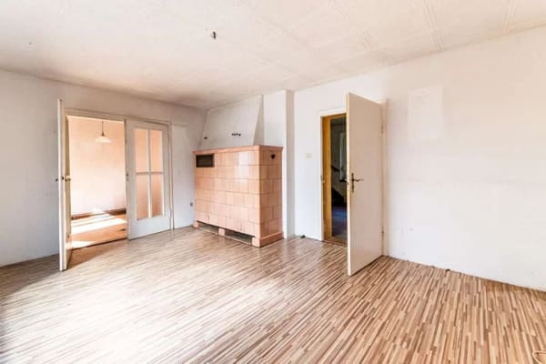 Immobilie in Nünchritz - Doppelhaushälfte mit Entwicklungspotenzial in direkter Waldlage: mit Garten, Terrasse & Garage! - Bild 4