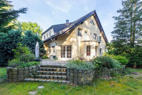 Immobilie in Rehfelde - Inkl. Kamin, Fußbodenheizung, Terrasse, Doppelcarport u.v.m.: Maisonette mit Garten in Rehfelde - Bild 0