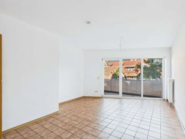 Immobilie in Deckenpfronn - Gemütliche 2-Zimmer-Wohnung mit Balkon, Einbauküche und Tiefgarage - Bild 1