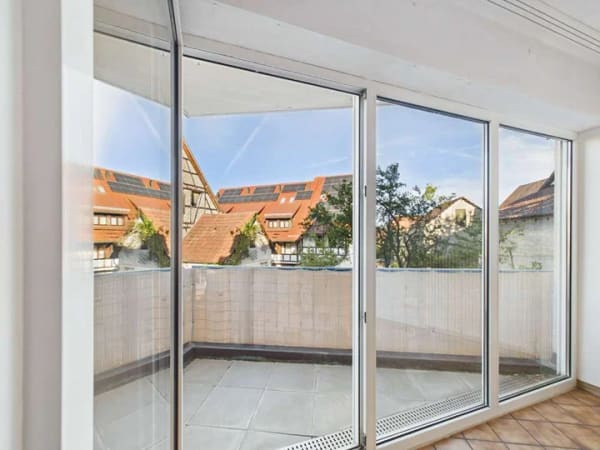 Immobilie in Deckenpfronn - Gemütliche 2-Zimmer-Wohnung mit Balkon, Einbauküche und Tiefgarage - Bild 2