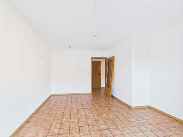 Immobilie in Deckenpfronn - Gemütliche 2-Zimmer-Wohnung mit Balkon, Einbauküche und Tiefgarage - Bild 3