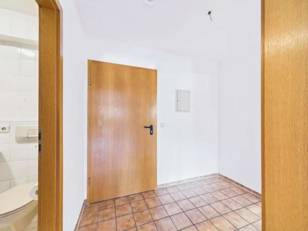 Immobilie in Deckenpfronn - Gemütliche 2-Zimmer-Wohnung mit Balkon, Einbauküche und Tiefgarage - Bild 4
