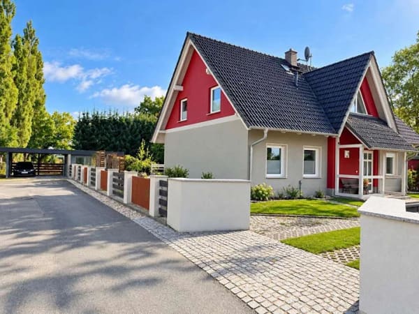 Immobilie in Pritzwalk - Leben in Pritzwalk: Traumhaus mit Pool, Solar & 1.300 m² Grundstück - Bild 0