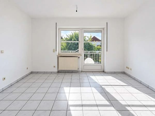 Immobilie in Alsfeld - EINZIEHEN ODER VERMIETEN: RENOVIERTE 2-ZIMMERWOHNUNG MIT BALKON & STELLPLATZ - Bild 0