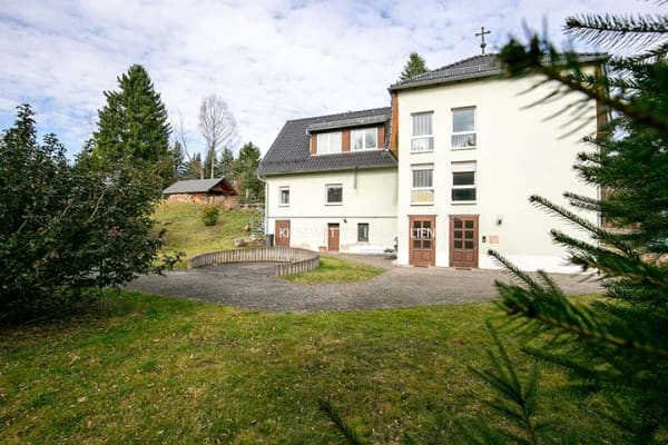 Immobilie in Mülsen - EINFAMILIENHAUS MIT EINLIEGERWOHNNUNG IN IDYLLISCHER LAGE ! - Bild 0