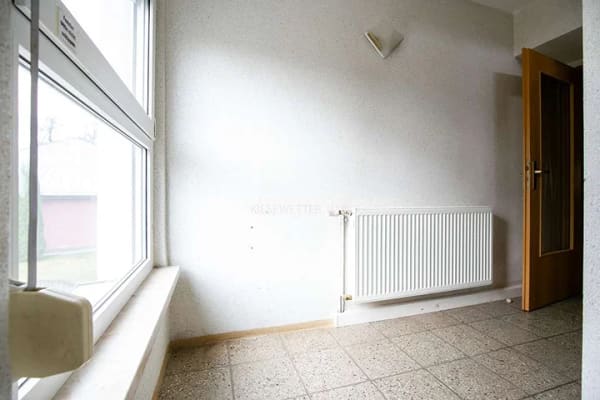 Immobilie in Mülsen - EINFAMILIENHAUS MIT EINLIEGERWOHNNUNG IN IDYLLISCHER LAGE ! - Bild 2
