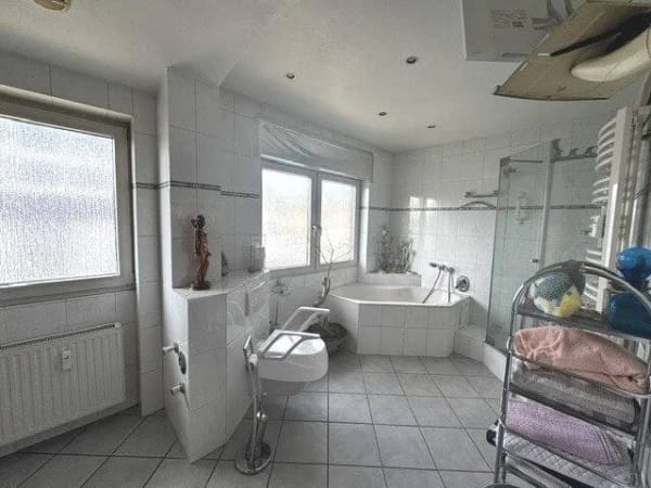 Immobilie in Hemsbach - Helle 2,5-Zimmerwohnung mit Loggia und Garage ! - Bild 4
