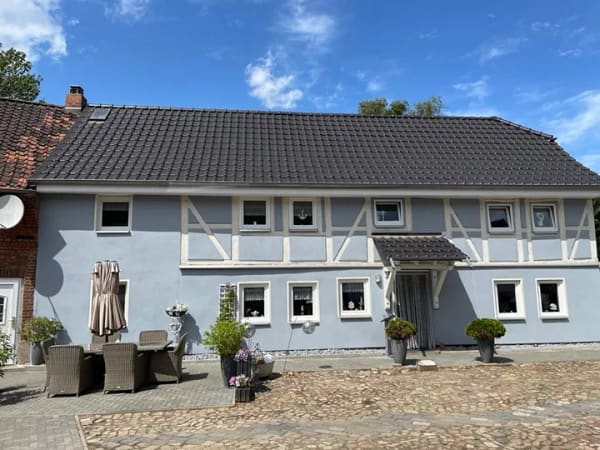 Immobilie in Grasleben - Dreiseitenhof mit großem, saniertem Wohnhaus, viele Nebengebäude! - Bild 0