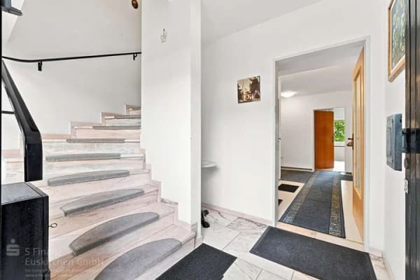 Immobilie in Zülpich - Freistehendes Zweifamilienhaus mit Ausbaupotenzial auf Erbpacht in attraktiver Wohnlage von Zülpich - Bild 4