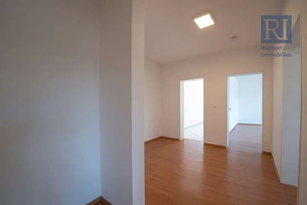 Immobilie in Waldbüttelbrunn - Großzügige, helle 3-Zimmerwohnung mit Balkon - Bild 4