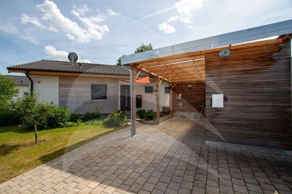 Immobilie in Mallersdorf-Pfaffenberg - Moderner Bungalow mit stilvollem Garten und nachhaltigem Energiekonzept - Bild 1