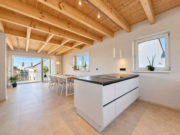 Immobilie in Falkenstein - Wohnen wie im Urlaub: 4,5-Zimmer-Wohnung mit Burgblick, Südgarten und überdachter Terrasse - Bild 0