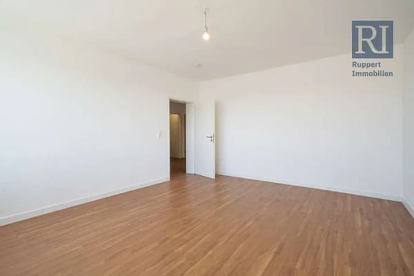 Immobilie in Waldbüttelbrunn - Sanierte, großzügige 3-Zimmerwohnung mit Balkon - Bild 2