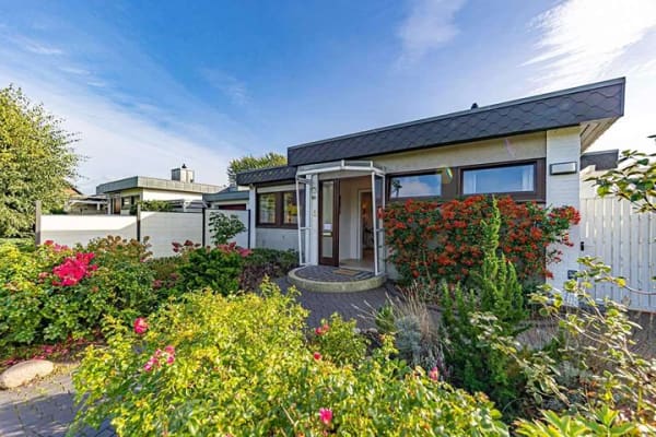 Immobilie in Osterrönfeld - Einfamilienhaus in Hanglage mit Blick über die angrenzenden Wiesen - Bild 1