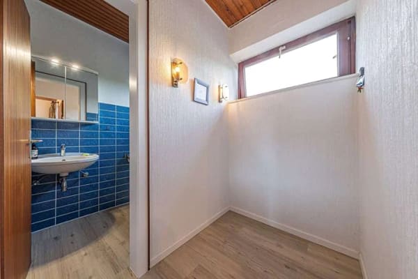 Immobilie in Osterrönfeld - Einfamilienhaus in Hanglage mit Blick über die angrenzenden Wiesen - Bild 3