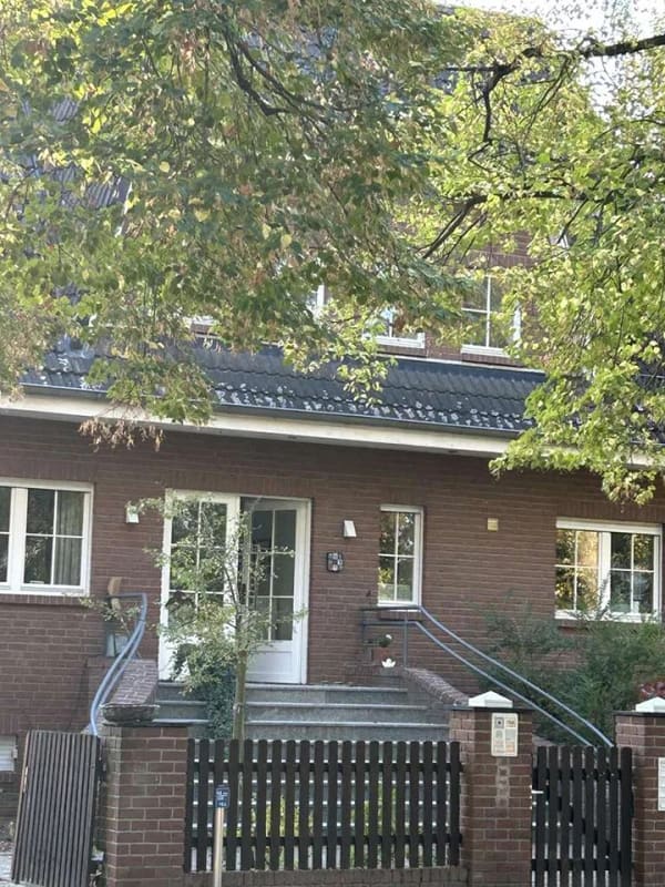 Immobilie in Teltow - Repräsentative Villa mit sonnigem Südgarten, Gewerbeeinheit und vielfältigen Nutzungsmöglichkeiten - Bild 0
