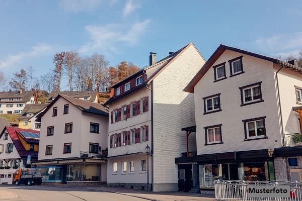 Immobilie in Heppenheim - Wohn-/Geschäftshaus mit Stellplätzen vor dem Gebäude - Bild 0