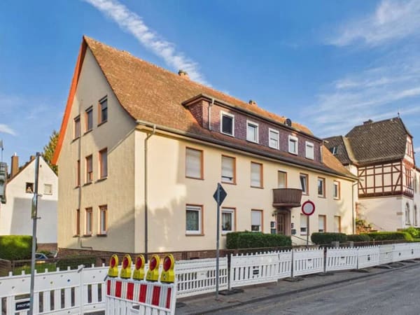 Immobilie in Büdingen - Gemütliche Dachgeschosswohnung mit Balkon und besonderem Wohncharakter - Bild 0