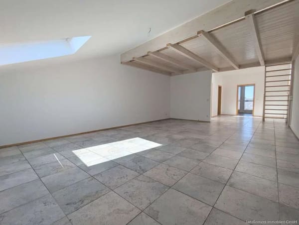 Immobilie in Weilheim in Oberbayern - ÜBER DEN DÄCHERN DER ALTSTADT - MIT GROSSER DACHTERRASSE & OBERLICHTERN - Bild 1
