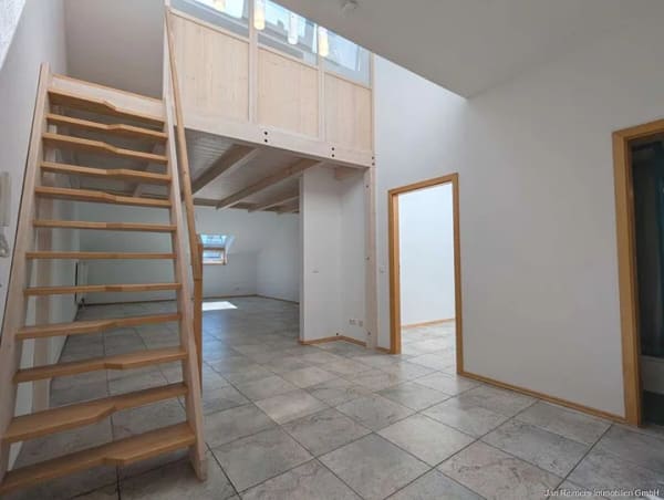 Immobilie in Weilheim in Oberbayern - ÜBER DEN DÄCHERN DER ALTSTADT - MIT GROSSER DACHTERRASSE & OBERLICHTERN - Bild 2