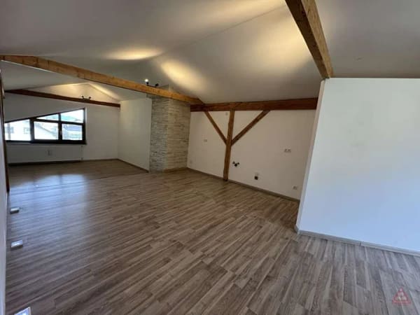 Immobilie in Willmering - Holzbalken und Naturstein: bezugsfertige Dachgeschosswohnung in Willmering - Bild 2
