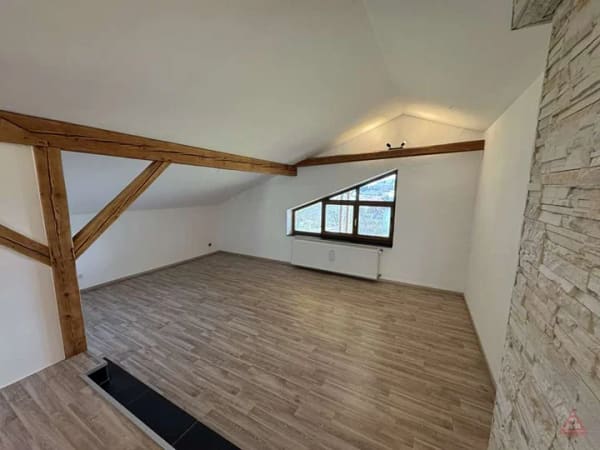Immobilie in Willmering - Holzbalken und Naturstein: bezugsfertige Dachgeschosswohnung in Willmering - Bild 3