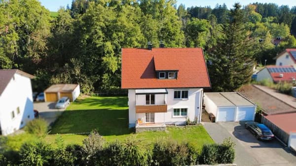 Immobilie in Heimenkirch - Mehrfamilienhaus mit Perspektive- großzügig, gepflegt und sofort nutzbar! - Bild 1