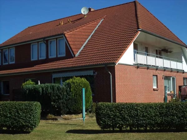 Immobilie in Neukloster - sehr gepflegtes Haus, ruhige Lage mit Sonnenterrassen u. Balkonen-1 WE wird frei v. 6 insgesamt - Bild 2