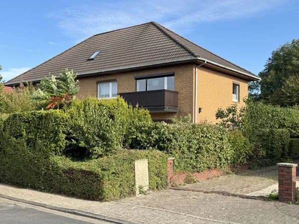 Immobilie in Wangerland - Kurze Wege in Hooksiel: Wohnung mit 2 Schlafzimmern, separater Küche und 2 Balkonen! - Bild 0