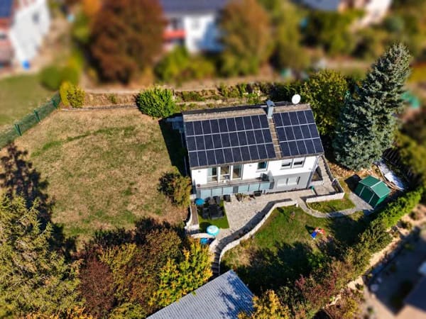 Immobilie in Untermünkheim - Neu gedacht, frisch saniert: Familienhaus mit Einliegerwohnung, Photovoltaik und Weitblick ins Koche - Bild 1