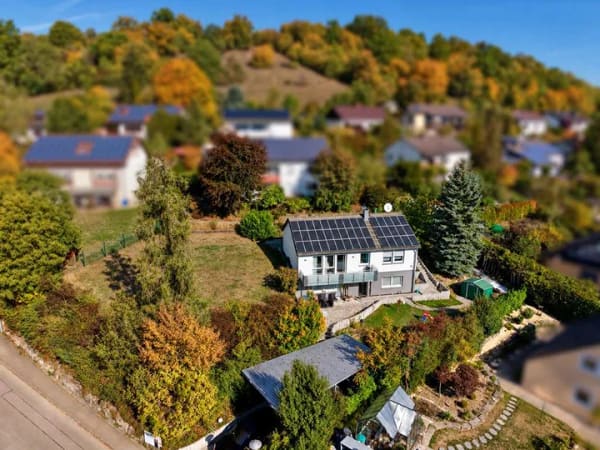 Immobilie in Untermünkheim - Neu gedacht, frisch saniert: Familienhaus mit Einliegerwohnung, Photovoltaik und Weitblick ins Koche - Bild 2