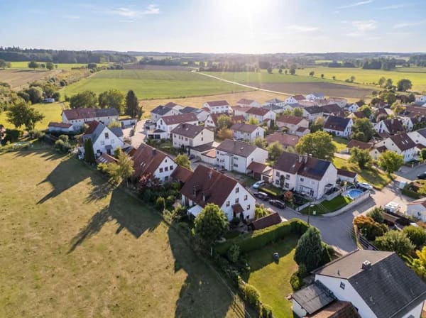 Immobilie in Petershausen - WOHNEN AM ORTSRAND MIT BLICK INS GRÜNE - Doppelhaushälfte in Petershausen-Asbach - Bild 0