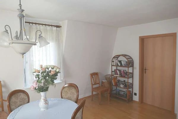 Immobilie in Urbach - URBACH-GEPFLEGTE DHH MIT FLAIR U. SCHÖNEM GARTEN - Bild 1