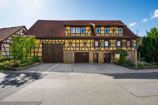 Immobilie in Ilshofen - Sofort einziehen & selbst verwirklichen: Bezugsfertiges DG, Ausbau im 1.OG + riesige Nutzfläche - Bild 4