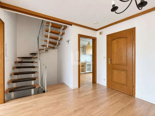 Immobilie in Emmering - WINDISCH - Schönes Reihenhaus mit loftartigem Dachgeschoss, Sauna und jeder Menge Potenzial! - Bild 2