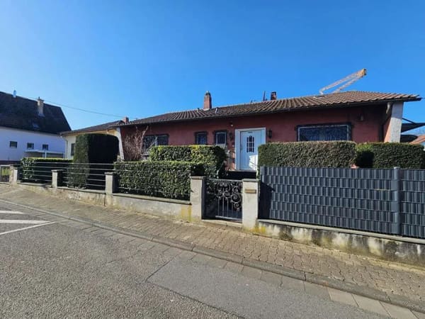 Immobilie in Undenheim - Schönes Haus mit Einliegerwohnung Garten und großer Garage - Bild 0