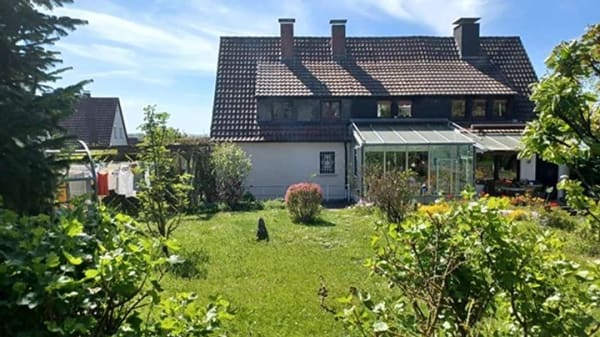 Immobilie in Fröndenberg/Ruhr - Frdbg.Langschede Nähe Sonnenbergschule:Großzügiges Familiendomizil mit großem Garten und zwei Garage - Bild 2