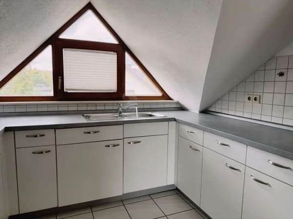 Immobilie in Langenbrettach - Attraktive 3-Zimmer-Dachgeschosswohnung mit Balkon, Garage und schöner Aussicht - Bild 4