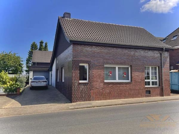 Immobilie in Wegberg - Gebäudeensemble mit viel Wohn-/ Nutzfläche, zusätzlichen Ausbaureserven und großem Garten - Bild 0
