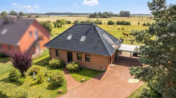 Immobilie in Pruchten - Zwischen Bodden und Weite – Ihr Rückzugsort mit Bootsgarage und pachtbarer Pferdekoppel - Bild 1