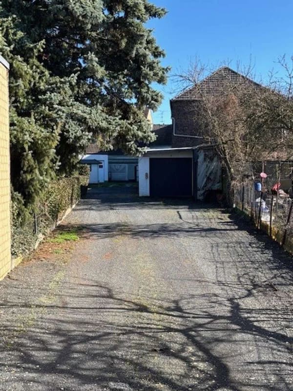 Immobilie in Willich - Einfamilienhaus incl. 4 Garagen und vielen Möglichkeiten - Provisionsfrei vom Eigentümer - Bild 1