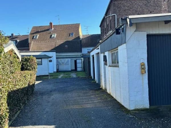 Immobilie in Willich - Einfamilienhaus incl. 4 Garagen und vielen Möglichkeiten - Provisionsfrei vom Eigentümer - Bild 2
