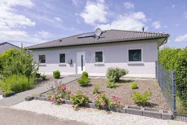 Immobilie in Stechow-Ferchesar - Einziehen, wohlfühlen - Bungalow in familienfreundlicher Ruhiglage - Bild 0